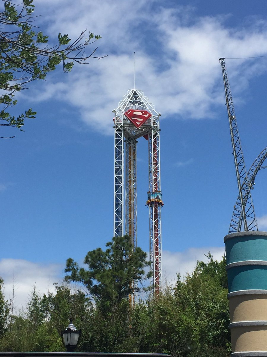 IcePonies's tweet photo. Superman moves up and down periodically. #periodicmotion #pcasixflags #iceponies https://t.co/lsOtqmRa9B
