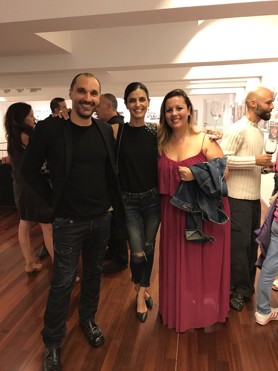 easd_tfe's tweet photo. ¡Equipo de comunicación! #mestre2017 #easdtfe #diseño @concettarizza @CBellasArtesTfe @santacruz_ayto @escuelasdeartes @AlcaldeBermudez https://t.co/7fEE3ZnT0u