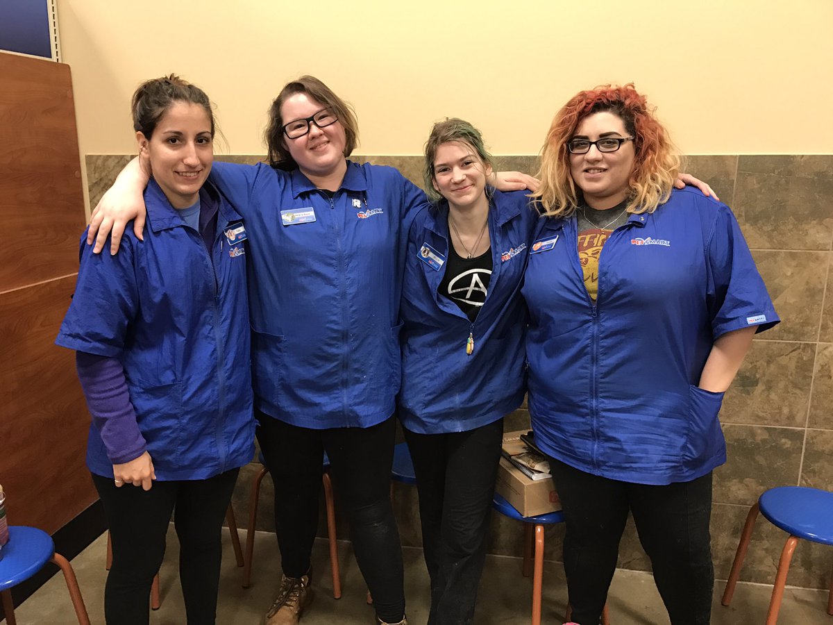 TinasTeam_586's tweet photo. The fabulous 4 new groomers of Pittsburgh! Good luck girls! See you in field practice! #AcadmeyRocks https://t.co/Jd3selCGxN