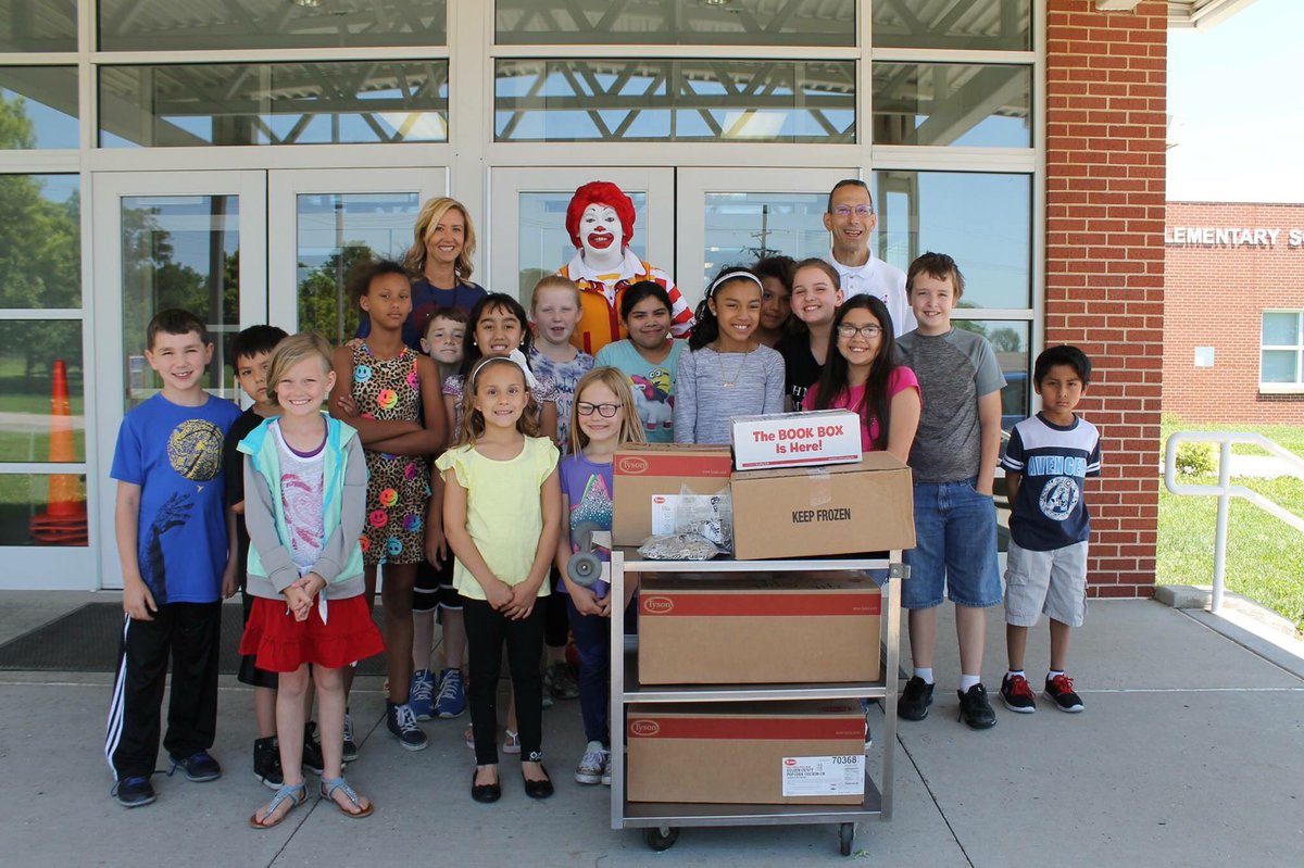 So proud of our Ss for collecting 76lbs of pop tabs to support <a href="/GhRonald/">RonaldMcDonaldGH</a> charities. <a href="/JunctionUSD202/">Junction Elementary</a> #Turner202Strong #giveback