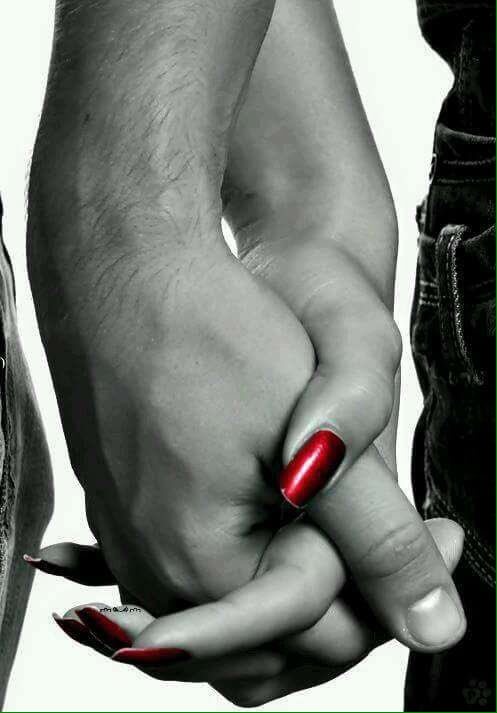 Kaç yürek ötemdesin?
Uzatsam tutabilir miyim ellerini?

😔