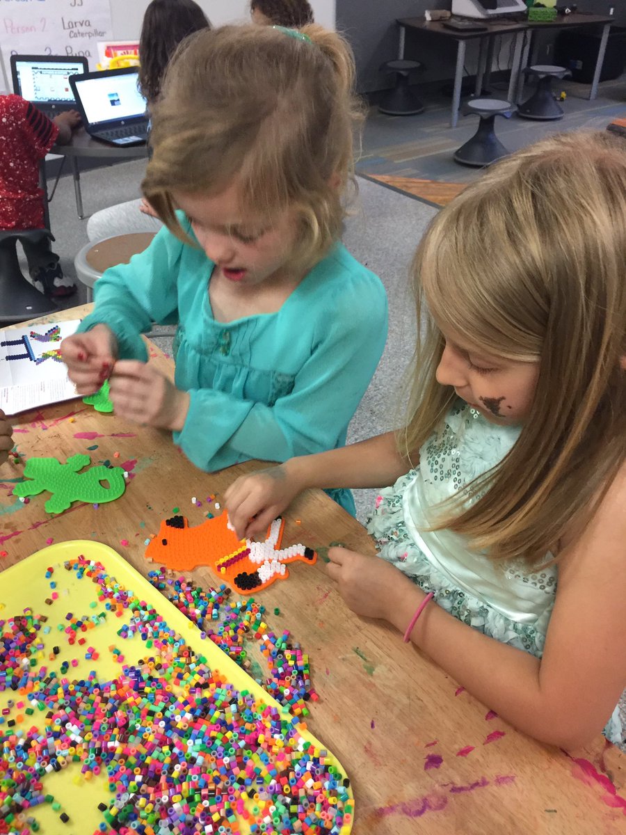 SPSFalcons1's tweet photo. Sewing and beading are just a few of the projects our Ss chose to illustrate Patterns in Nature. @spspbl @MsCastillosMath @TeamMeyerSPS https://t.co/1M1Epzuof7