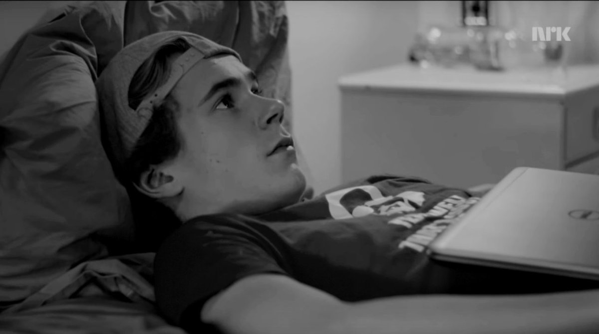 rosecIaire's tweet photo. Me at the end of this episode:
#Skam 4x05
#SkamSeason4
#Yousana 💔 https://t.co/UmtwdRGoRq