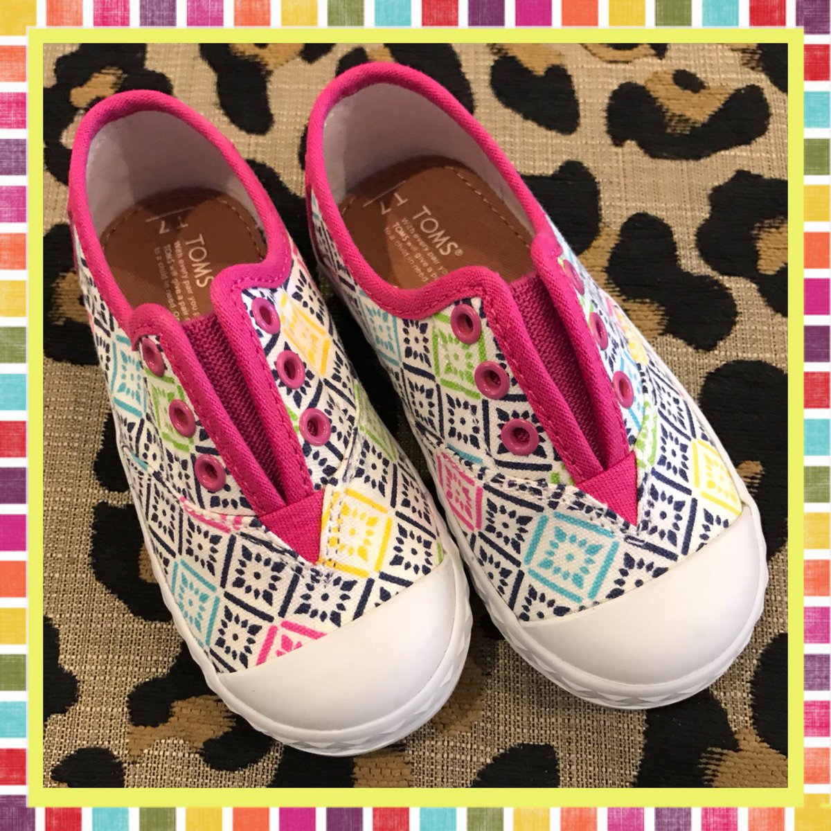 #toms #kids👭Sneakers 😎 #perfectforsummer ⚾️🏈⚽️#wynkkids #oneforone #shopwynk #downtownhastings #shoplocal #nebraska