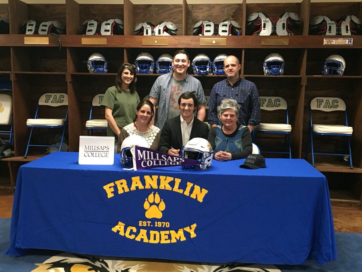 MajorsFootball's tweet photo. Welcome Franklin Academy ATH Wesley Cirilo to the @millsapscollege family! โ๏ธ #PaintTheBootPurple #ClassOf2021 #MAJORkey17 https://t.co/ClCJl4SGPH
