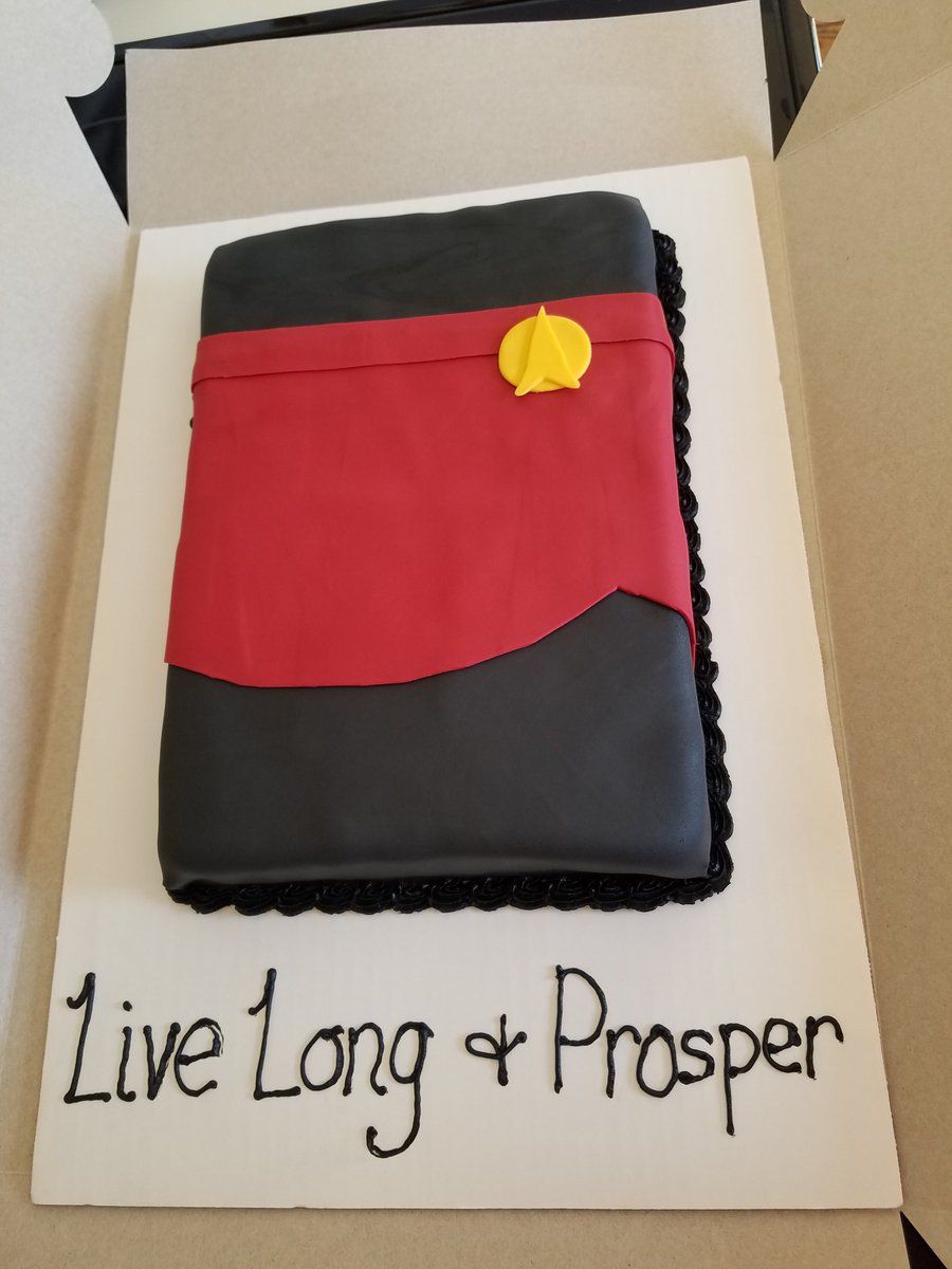 slugbugbakery's tweet photo. Happy Graduation Cake!!! #startrek https://t.co/DoQkhtK3Bk