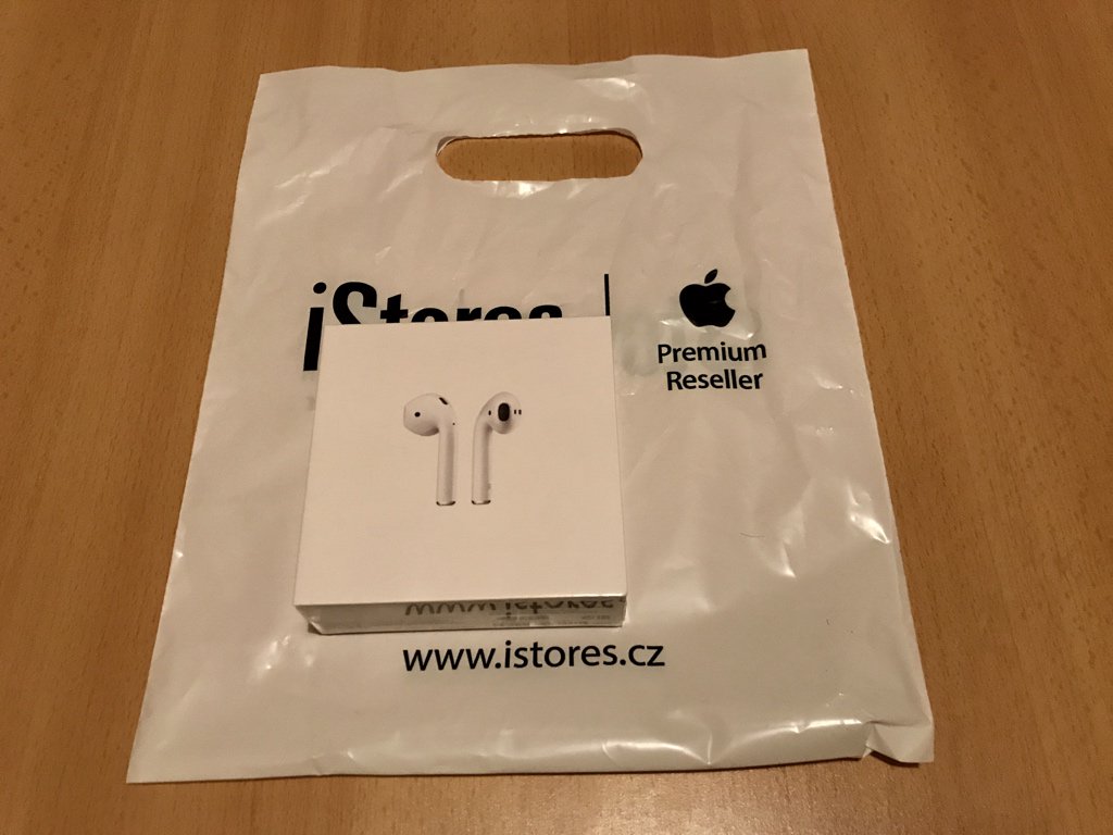 stepik18's tweet photo. Dnešní #ffcz pro @stofaCZ @iStores_APR 
Za rychlé dodání AirPods 👏🏻. Fakt vám děkuji moc! Jinak bych musel čekat až do 23. Června 😁 https://t.co/mkDUqUPS37