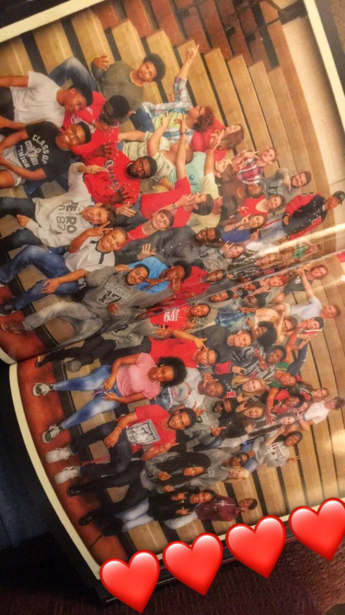 csturner1998's tweet photo. where did the time go ❤️🎓 https://t.co/2bylDDhucL
