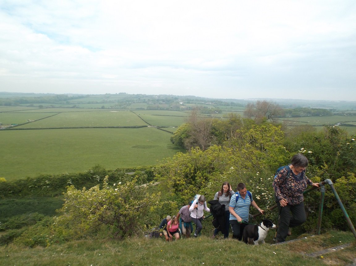 riowight's tweet photo. 11 May 2017 #hiking #rambling #walking #IsleWalk17 #downs #AsheyDown #IsleofWight #views #scenery #AdrianSearleswalks #WalksFromRails https://t.co/4ibVoGdSNr