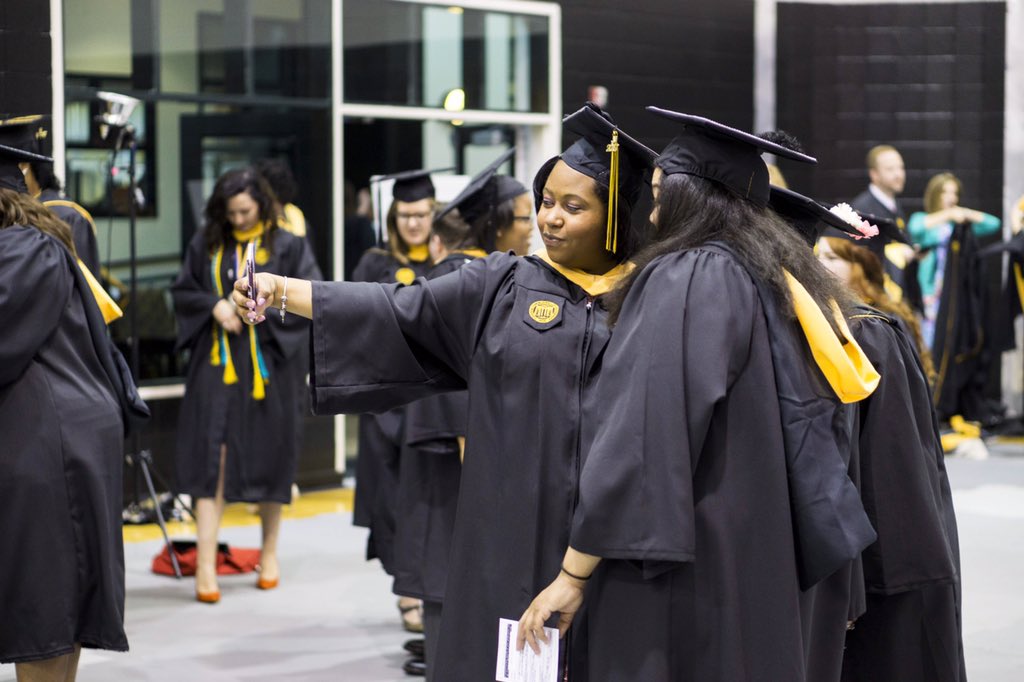 VCUSocialWork's tweet photo. Congratulations to the VCU School of Social Work class of 2017! #vcussw2017 #vcu2017 #vcu17 https://t.co/B3MR7Geejb