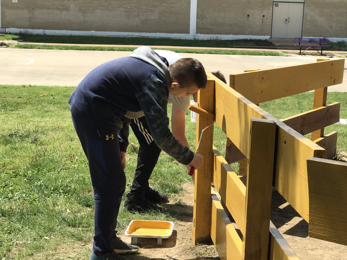 scribsmith's tweet photo. Painting the new Gaga pit. #afftonserves https://t.co/F6Dn2IFPkC