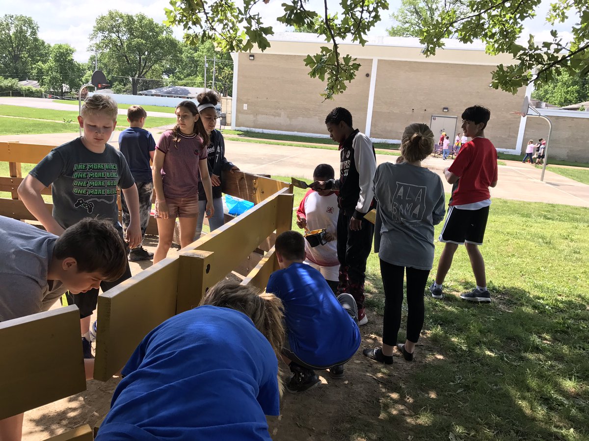 scribsmith's tweet photo. Painting the new Gaga pit. #afftonserves https://t.co/F6Dn2IFPkC