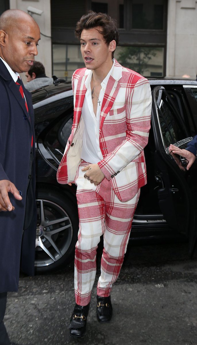 MTV's tweet photo. Here for all of Harry Styles' new suits, tbh: https://t.co/Z47N04RC4I https://t.co/RQP7bFsydL