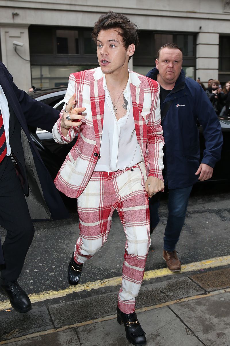 MTV's tweet photo. Here for all of Harry Styles' new suits, tbh: https://t.co/Z47N04RC4I https://t.co/RQP7bFsydL