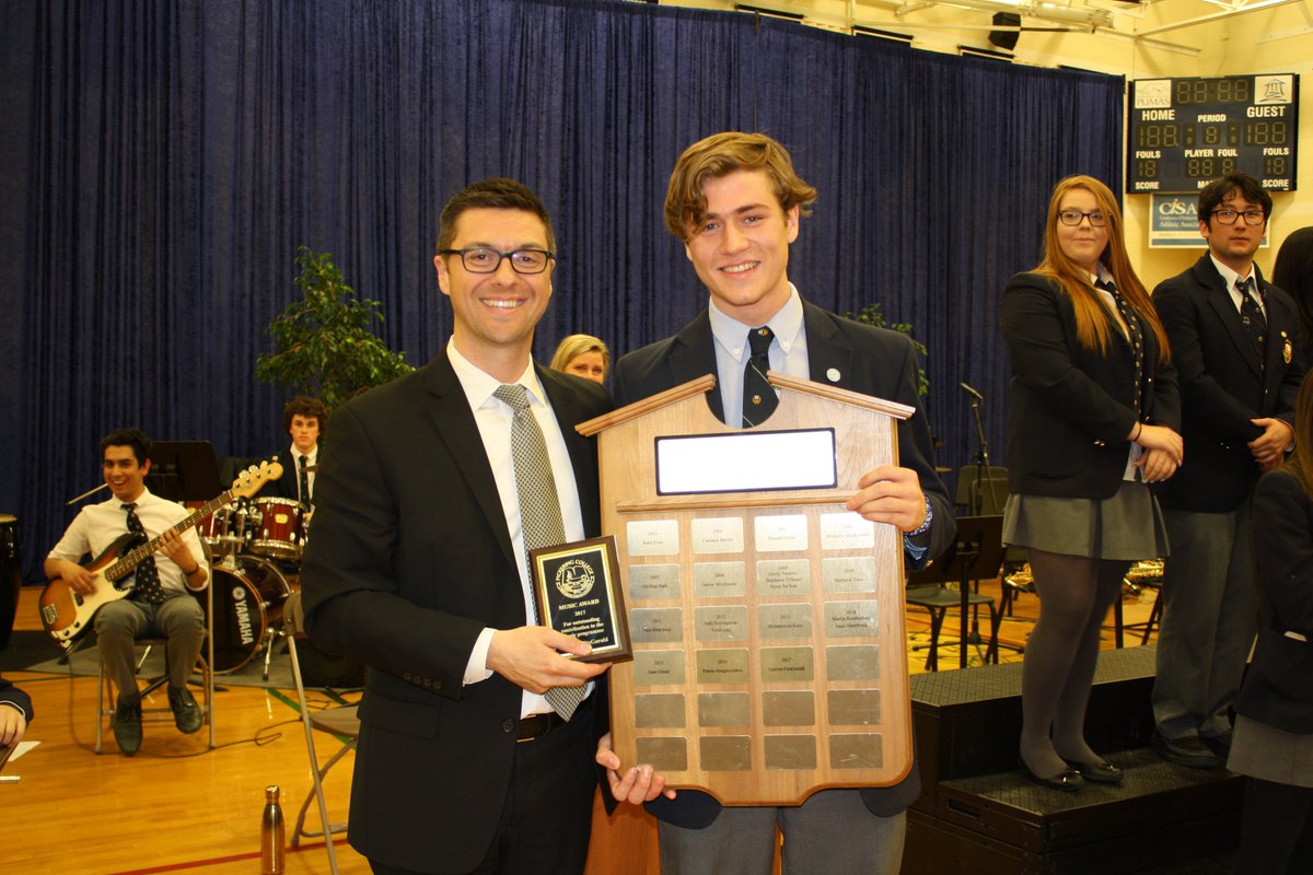 Congratulations to #PickeringCollege Grade 12 student Garrett for receiving this year's Music Award.