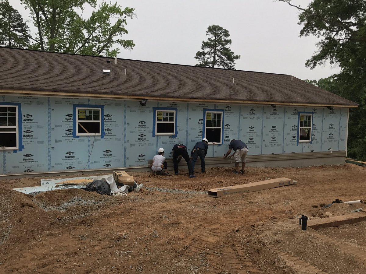 AKGaddy's tweet photo. Shout out to @ATTGastonia...Vic, Sam, Riley, &amp; Rico @blakeneyteam Keilah &amp; Marquis. AT&amp;T + Habitat #teamwork #mightymidatlantic #domore!!!! https://t.co/Z3krAAKVGb