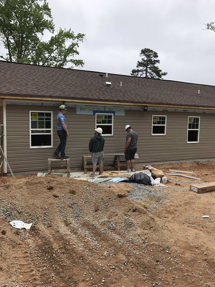 AKGaddy's tweet photo. Shout out to @ATTGastonia...Vic, Sam, Riley, &amp; Rico @blakeneyteam Keilah &amp; Marquis. AT&amp;T + Habitat #teamwork #mightymidatlantic #domore!!!! https://t.co/Z3krAAKVGb