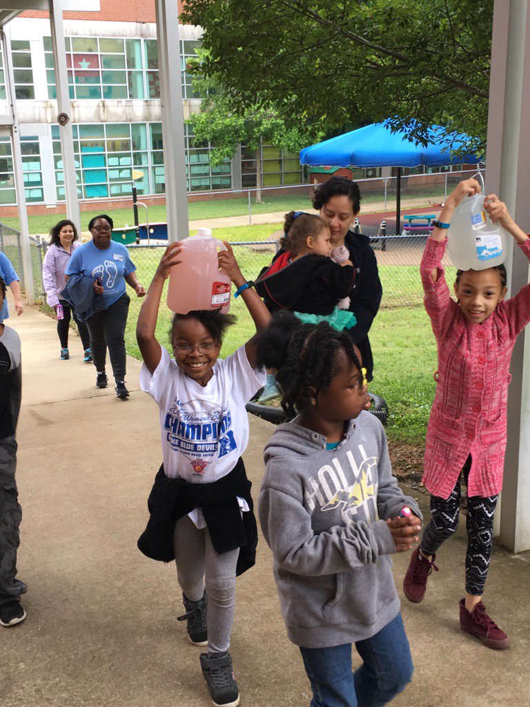 globalhawks's tweet photo. Carrying water @globalhawks #walkforwisdom https://t.co/RZT0KIg9JA