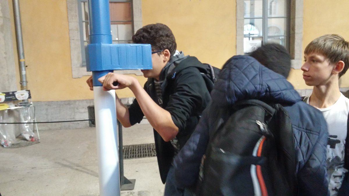 pvin's tweet photo. Après les collégiens @grandlyon, #happytic et @dberthilier venez tester @Superdemain les usages publics de la #VR liés aux biens communs https://t.co/d4pqPMYYGR