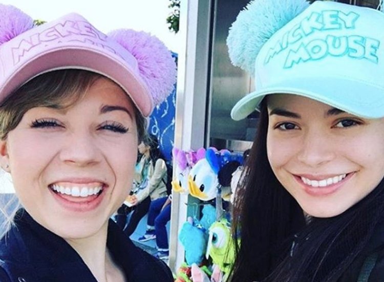 Happy Birthday Miranda Cosgrove! Celebrate With Her Cutest Jennette BFF Moments!
 