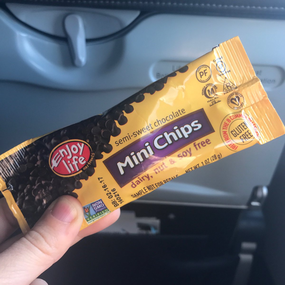 enjoylifefoods's tweet photo. Long flight? There's a Snack Pack for that 🙌 #EatFreely https://t.co/dQeCPKmzy6