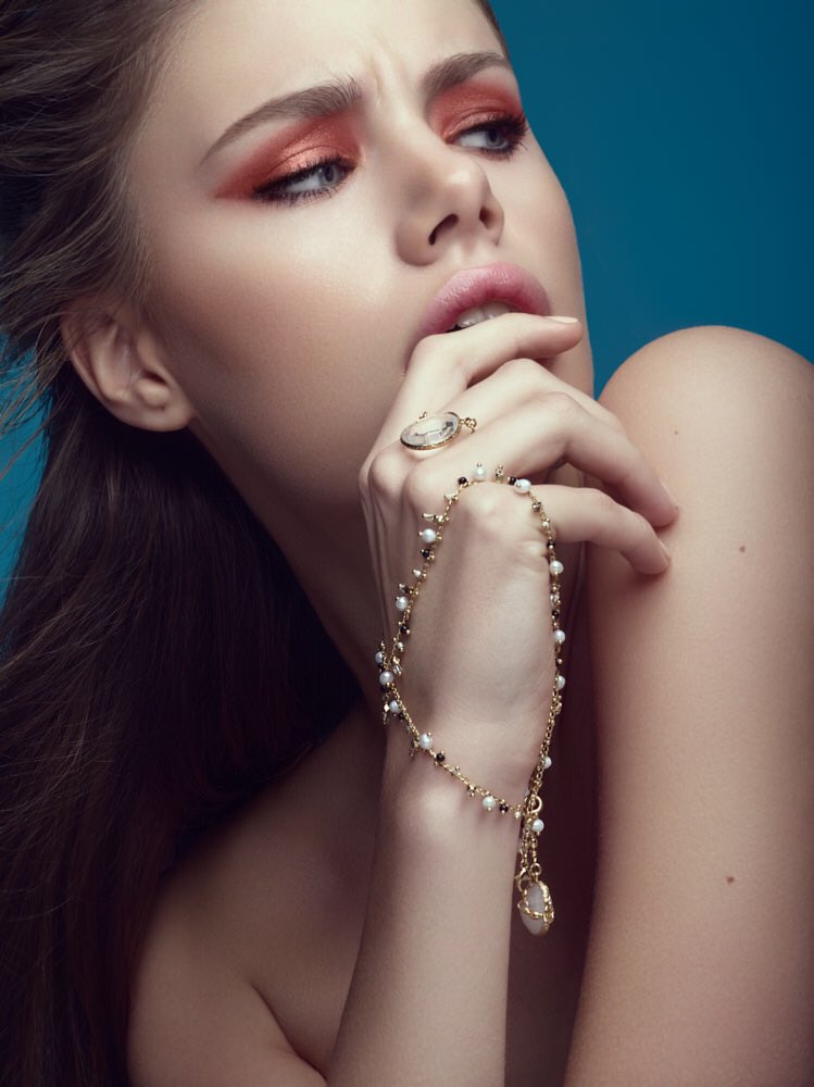 brittatess's tweet photo. @BookModaMag Mua @brittatess ph Florian Kaefmueller #model Julia St./nextcomp styling Mike York @MadLionsArtists #beautyeditorial #makeup https://t.co/nkyYyP3Fen
