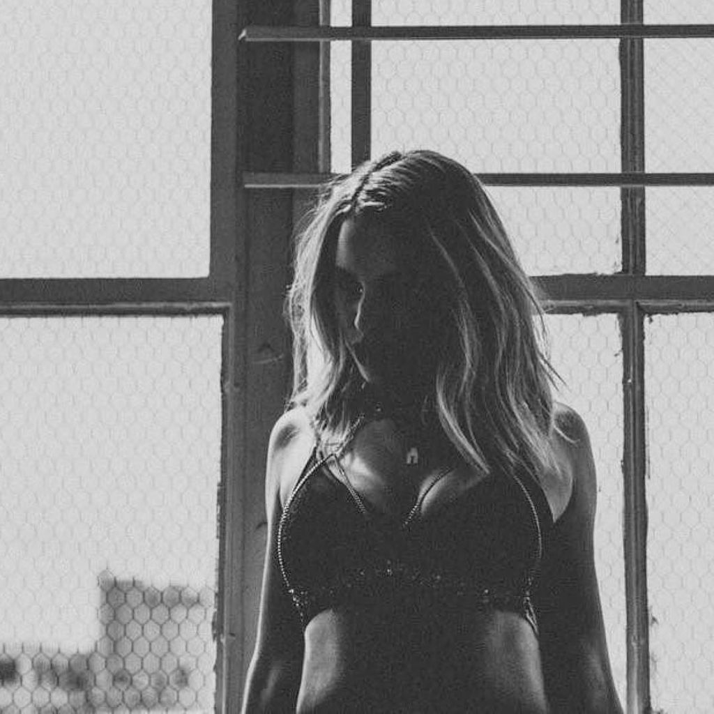 IdealWoman's tweet photo. FRIDAY 🌘 VIBES from @moonzzmusic #youaretheidealwoman #moonzz #maya https://t.co/qDTGUNtSAj https://t.co/OJuJFseY4P