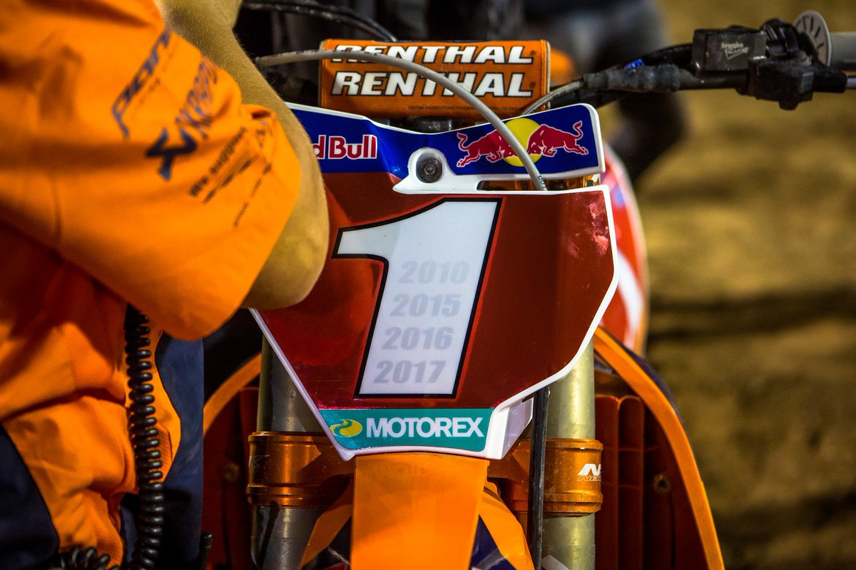 SupercrossLIVE's tweet photo. 2010 + 2015 + 2016 + 2017 = 4-time Monster Energy Supercross Champion. #SupercrossLIVE https://t.co/7zpoS4K6R3
