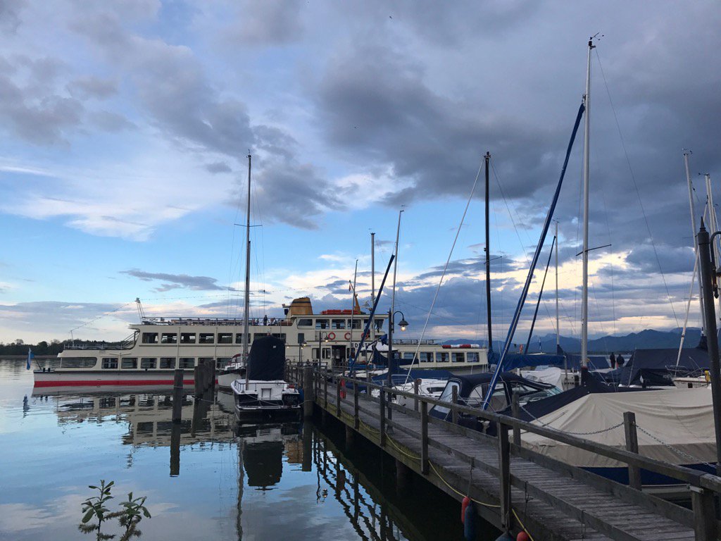 tkleinmuc's tweet photo. Gleich geht's mit @iteconomics auf's Partyschiff #allhands17 https://t.co/5z0P6BZwz2