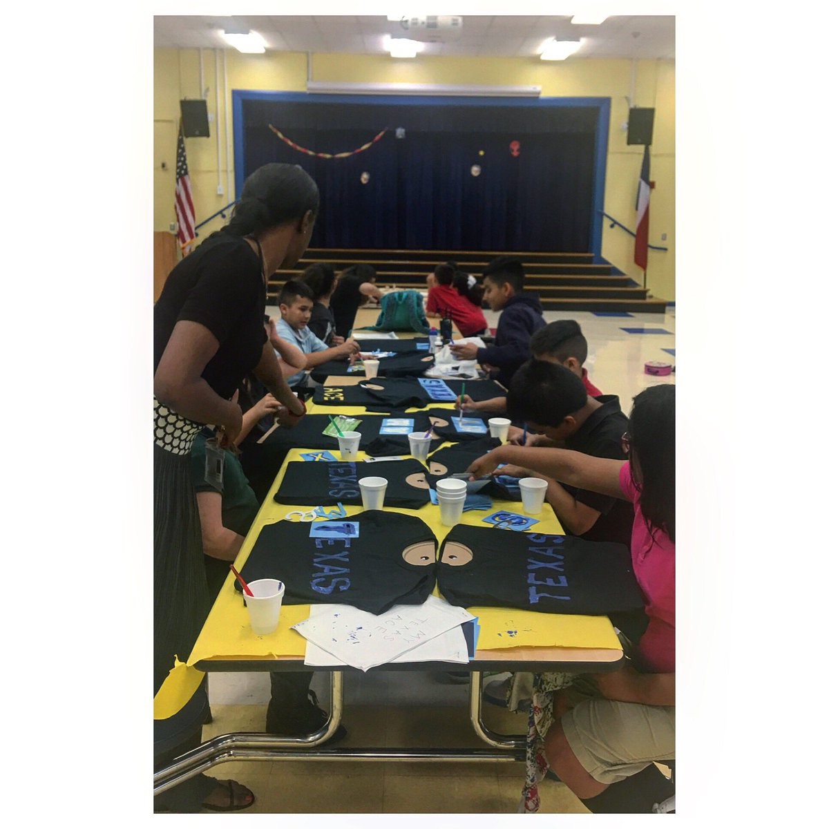 Getting showcase ready 😎🎭🎼🎬 #afterschooltoachieve #endofthesemester #spring2017 #showcase #props #decor #practicemakesperfect