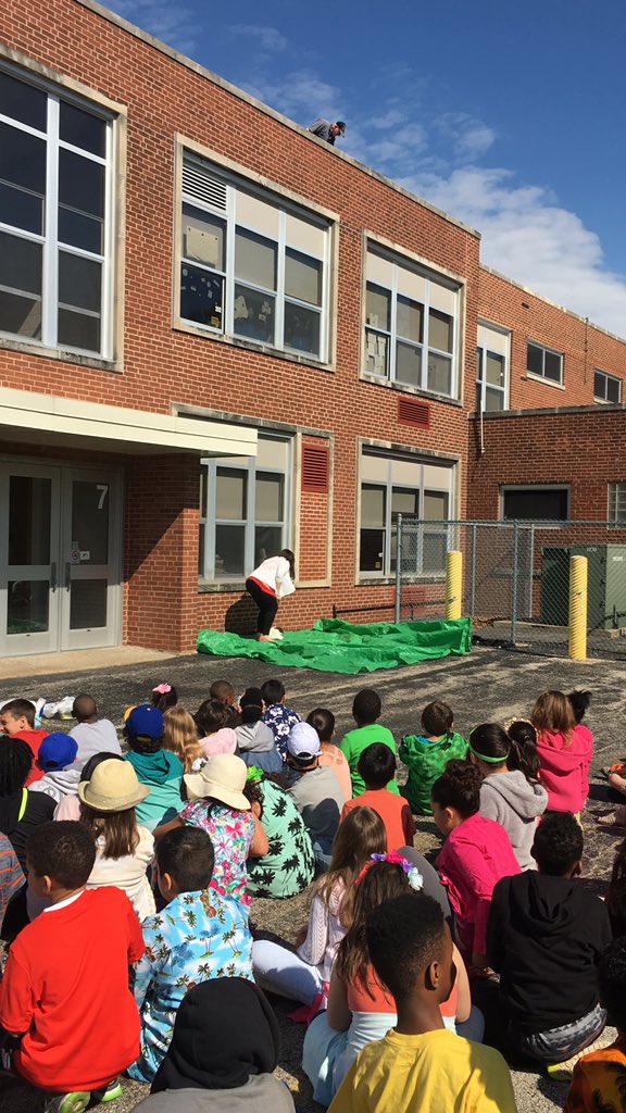 sd925WIS's tweet photo. WIS 3rd graders egg-cited over STEM https://t.co/Lp8tai2yEm