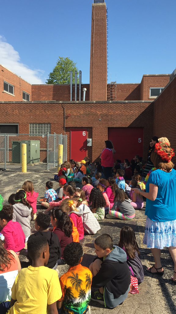 sd925WIS's tweet photo. WIS 3rd graders egg-cited over STEM https://t.co/Lp8tai2yEm