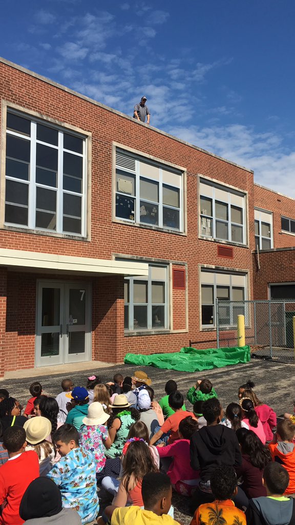 sd925WIS's tweet photo. WIS 3rd graders egg-cited over STEM https://t.co/Lp8tai2yEm