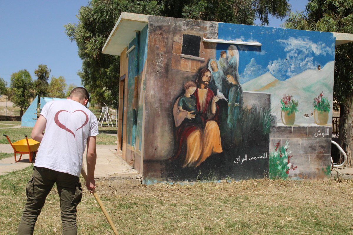 SOSCdOrient's tweet photo. #Irak derniers préparatifs avant l'inauguration du parc d'#Alqosh, remis en état par les volontaires https://t.co/3McHIXhX23