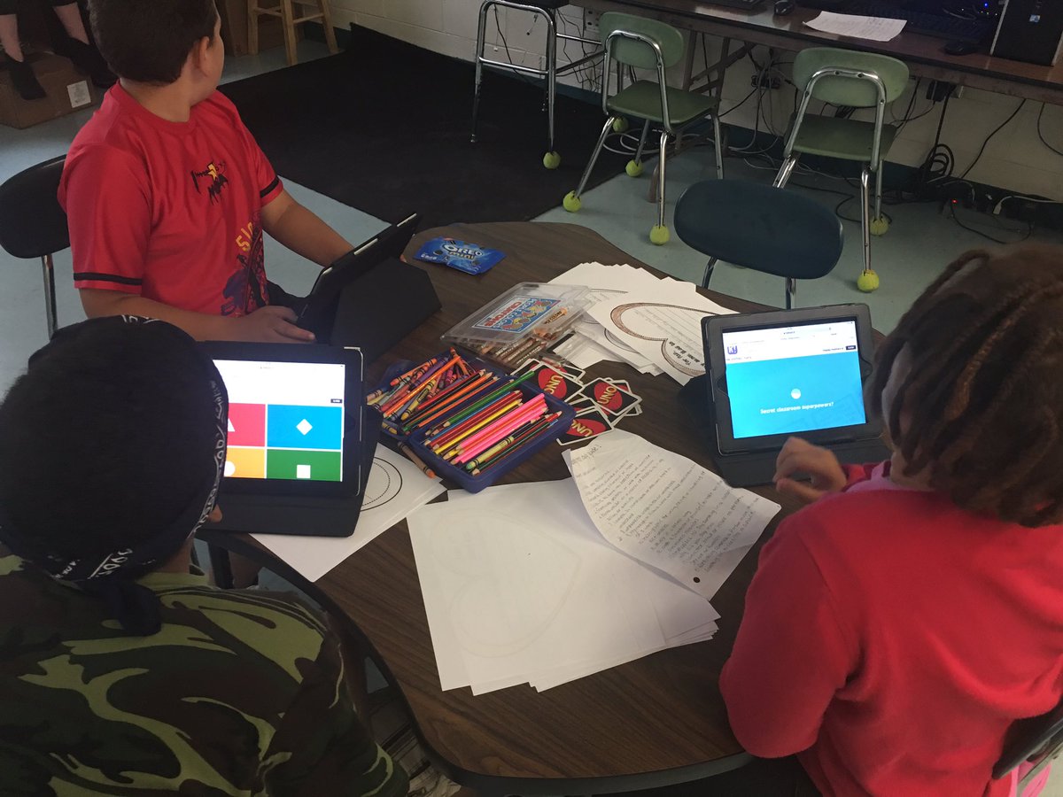 Ms_Manzoni's tweet photo. How else do you study for a vocabulary test? @GetKahoot we love practicing with kahoots! #LEHSD #fridayfunlearning https://t.co/AiSl7roPyP