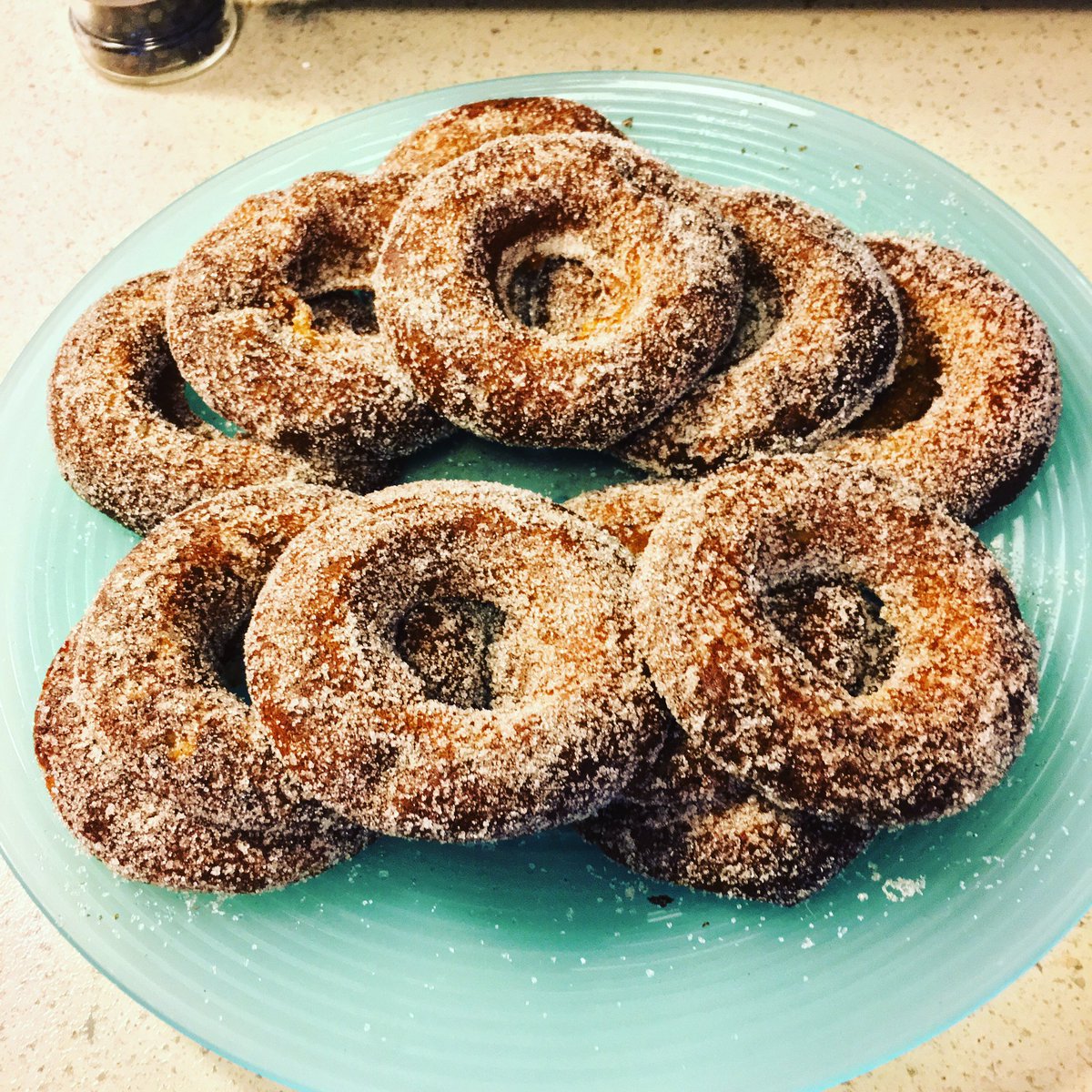 HollyJeanFit's tweet photo. Made a batch of donuts for my fam to snack on this weekend ☺️🍩💕 #notsoperfectstorm #cookitpretty #fitgirlscook #fitgirlsunite @fitgirlsguide https://t.co/qYYsuhgmlv