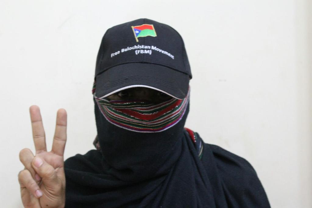 NohaaBaloch's tweet photo. The activists of #FreeBalochistanMovement's distributed caps of Balchstan's flag in multiple areas of Balochistan @Gamwarkoohi @ArchenBaloch https://t.co/YQQXSf80IC