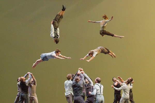franceinhouston's tweet photo. Mark your calendar for an #acrobaticshow by French #CompagnieXY: #ItsNotYetMidnight June 2 & 3, 2017 Avenida Plaza!https://t.co/w6W2cihKVj https://t.co/HRQjjZ05nC