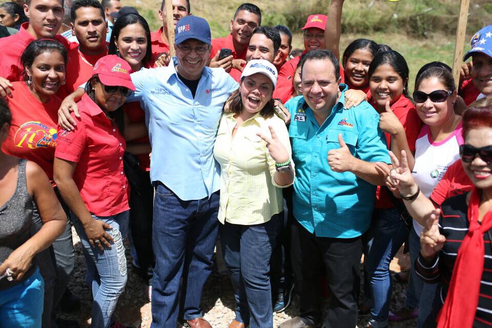 RMarcoTorres's tweet photo. En esta visita al Delta Amacuro nos acompaña el ministro @LMOTTAD y la gobernadora @GobLizeta #SinRevoluciónNoHayPensión https://t.co/16Bgr7rqx6