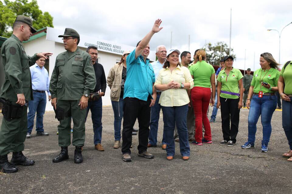 RMarcoTorres's tweet photo. En esta visita al Delta Amacuro nos acompaña el ministro @LMOTTAD y la gobernadora @GobLizeta #SinRevoluciónNoHayPensión https://t.co/16Bgr7rqx6