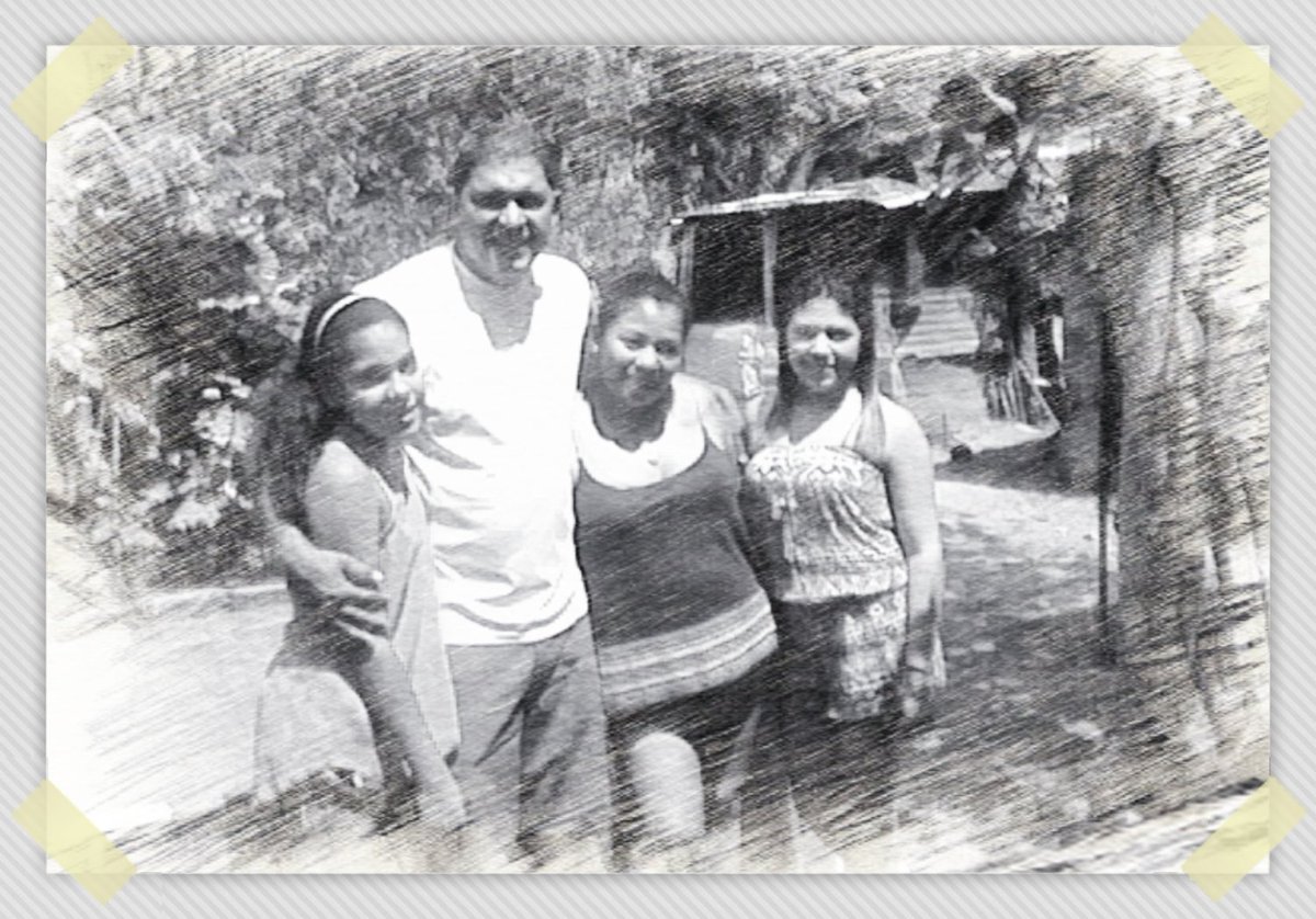 elpanamio2's tweet photo. Familia leon navarro https://t.co/EYpgssF3YF