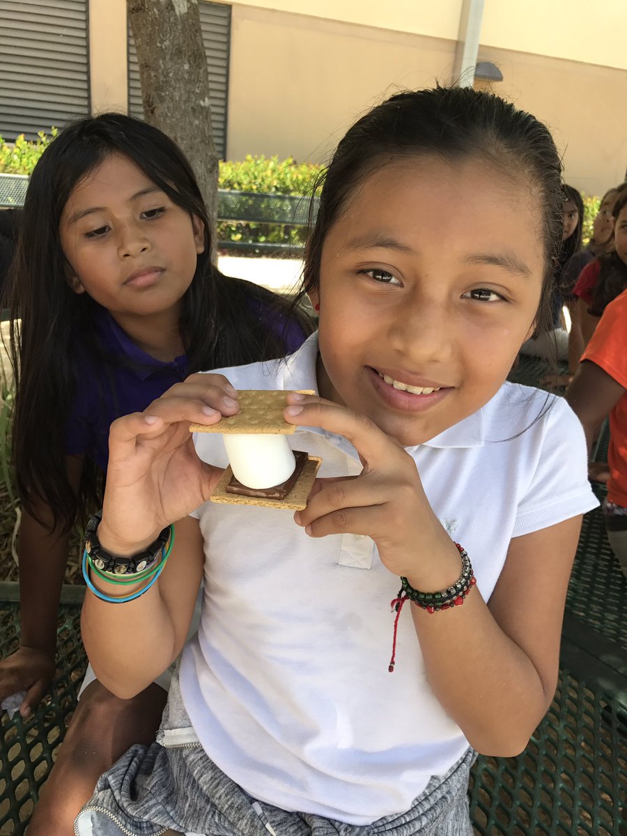 ObidiegwuCrew's tweet photo. Some students have never had a s'more before! Science can be interesting AND tasty 😋 @ParksideProud @mrwarescience https://t.co/PDxcLWWyuC