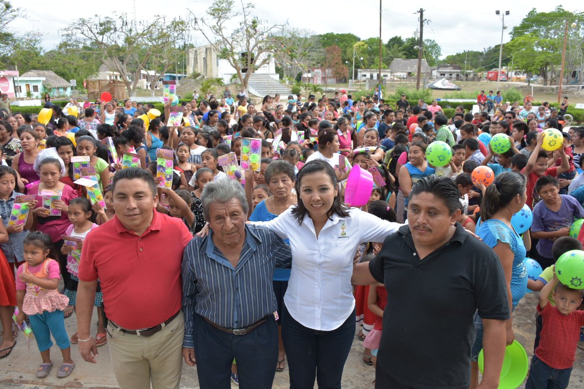 AytoFcp's tweet photo. LLEVA PAOLY PERERA ALEGRÍA Y REGALOS A CUATRO COMUNIDADES DE FELIPE CARRILLO PUERTO.  https://t.co/IFxgaGotsE
@PaolyPerera https://t.co/Xzdn8u9p1c