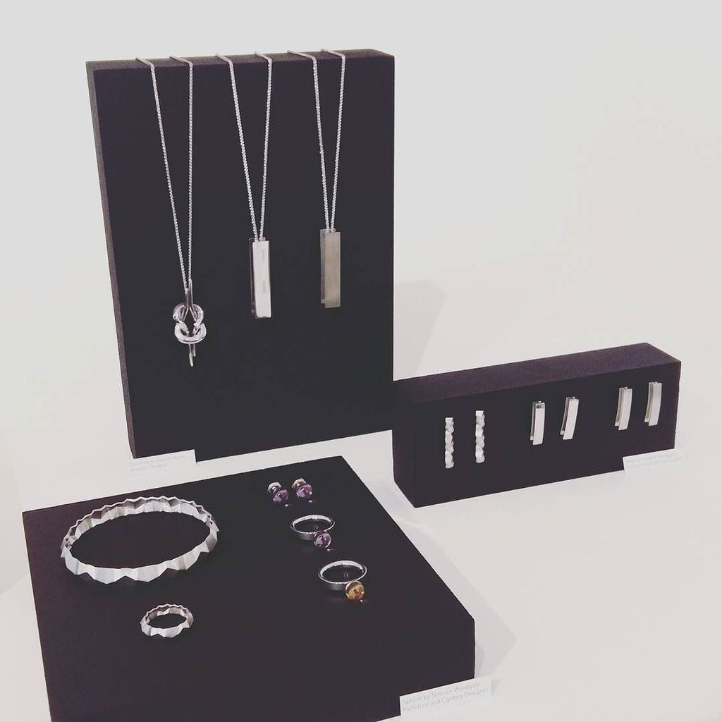 Black on white at @the_collaborative_store
.
.
.
.
.
#pendant #bracelet #ring #earrings#eigergallery #eigerjewelle… ift.tt/2raq9yW