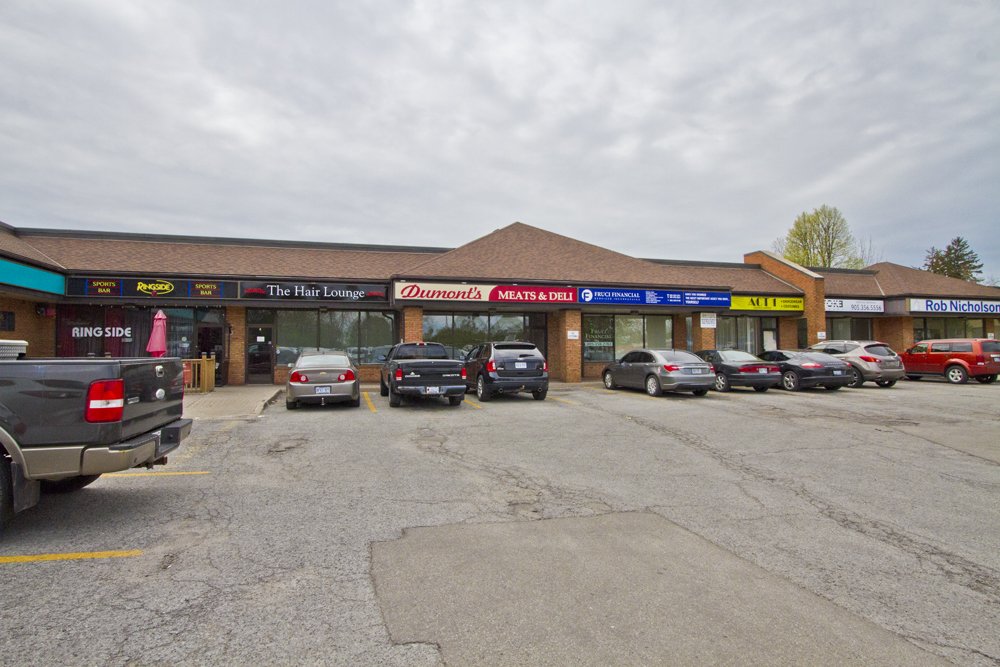 RealEstateNF's tweet photo. #frankiegrottola #RealestateNiagara Commercial Plaza in Niagara Falls - 3 Units Available for Rent 2895 St Paul Avenue Niagara Falls, ON https://t.co/mp1B14LkkU