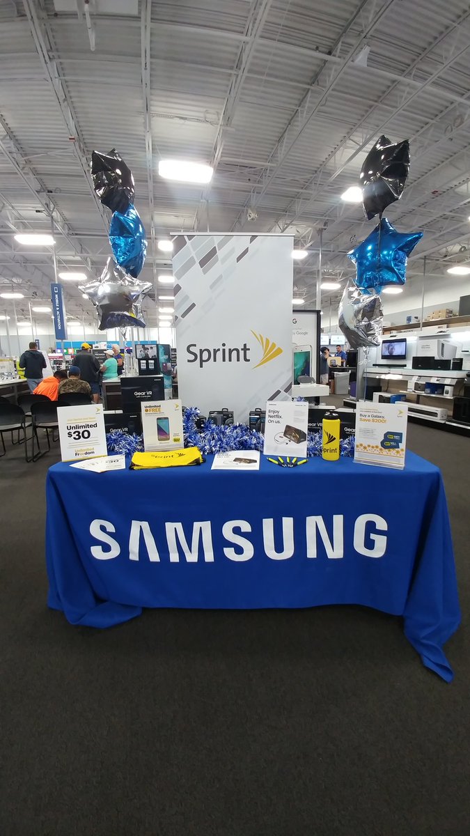 ehbouyelas's tweet photo. Impromptu Table Day with Samsung. Gotta take care of all those mothers out there. #happymamaday @todd_margavio @krisspragg @jwoodside1984 https://t.co/LoOTJkupzm