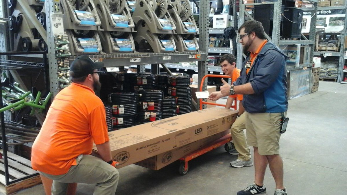 thad_l_moss's tweet photo. Great job Knowlton and Harrison for performing a team lift!  Way to go!!! @METGaryF @Lorrie_Stewart @giddens_mark https://t.co/SESOVtpsIY