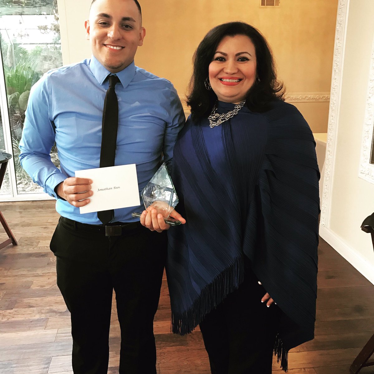 SSAISDDwightMS's tweet photo. #DwightStrong #DMSStudentsFirst honoring Mr. Rios this year's teacher of the year! We love you Mr. Rios! Go BobcatπΎ https://t.co/LIFnvQ5ajM
