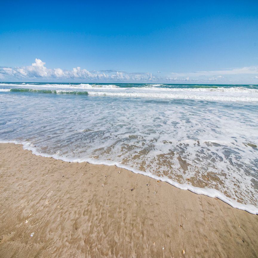 NCVacation's tweet photo. Hoping your #Friday consists of sun, sand &amp; beautiful skies! #NCVacations #ExperienceTheCoast #AtlanticBeachNC #MyCrystalCoast https://t.co/Y26Q1AN78O