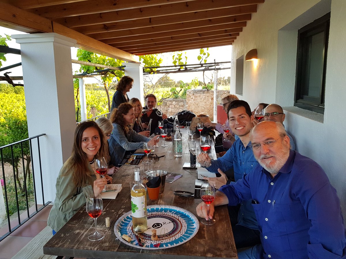sitioparapostre's tweet photo. Disfrutando de los vinos de #CanRich #IBIZASABOR17
No todo va a ser trabajo!😉
@Ibiza_Travel @ibiza5sentidos @ibizasabors https://t.co/y05UPeYQv7